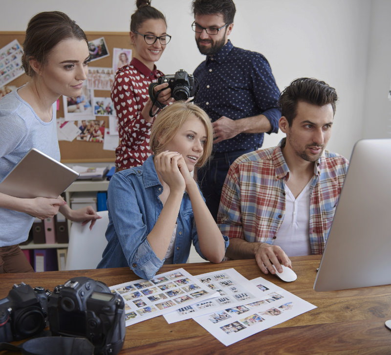 De studio van AllMediaLab webdesign met enkele webdesigners