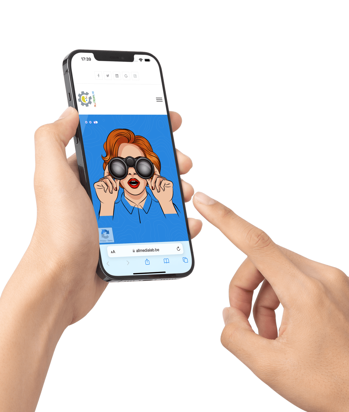 Een hand met een mobiele telefoon en daarop de website van AllMediaLab België
