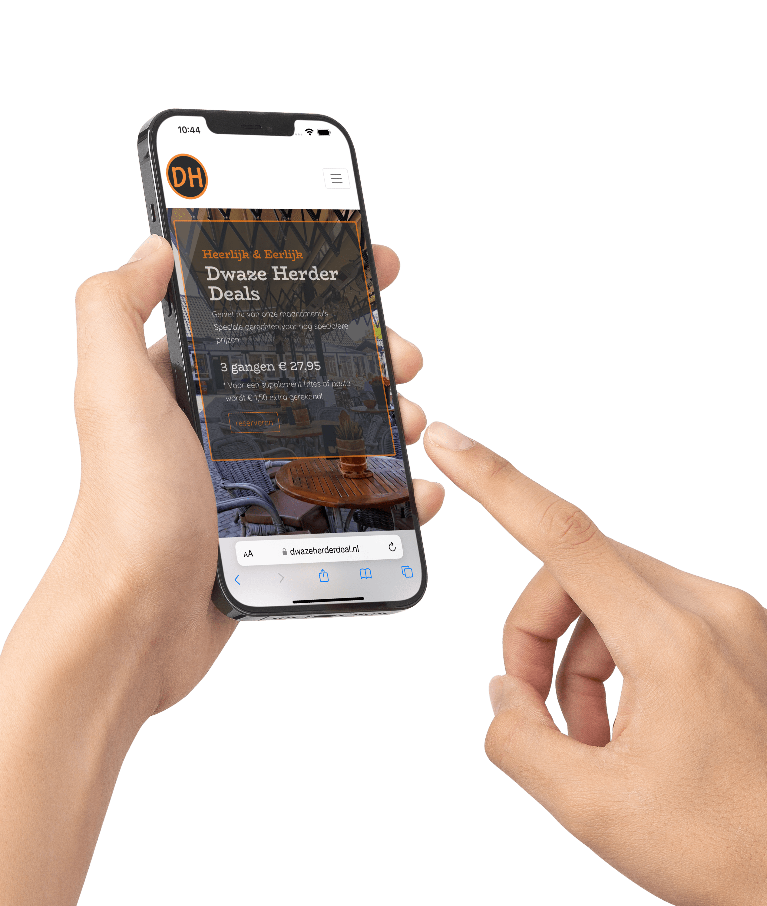 Hand met mobiele telefoon en daarop de website van De Dwaze Herder Deals een soort Social Deal in Maastricht.